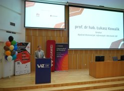 Roll-upy i grafika na pulpit
